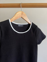 Cargar imagen en el visor de la galería, Top Paulina Contraste manga Corta - Negro