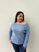 Cargar imagen en el visor de la galería, Chompero Off shoulder - Celeste