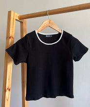 Cargar imagen en el visor de la galería, Top Paulina Contraste manga Corta - Negro