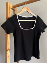 Cargar imagen en el visor de la galería, Prenda Male manga corta Contraste - Negro